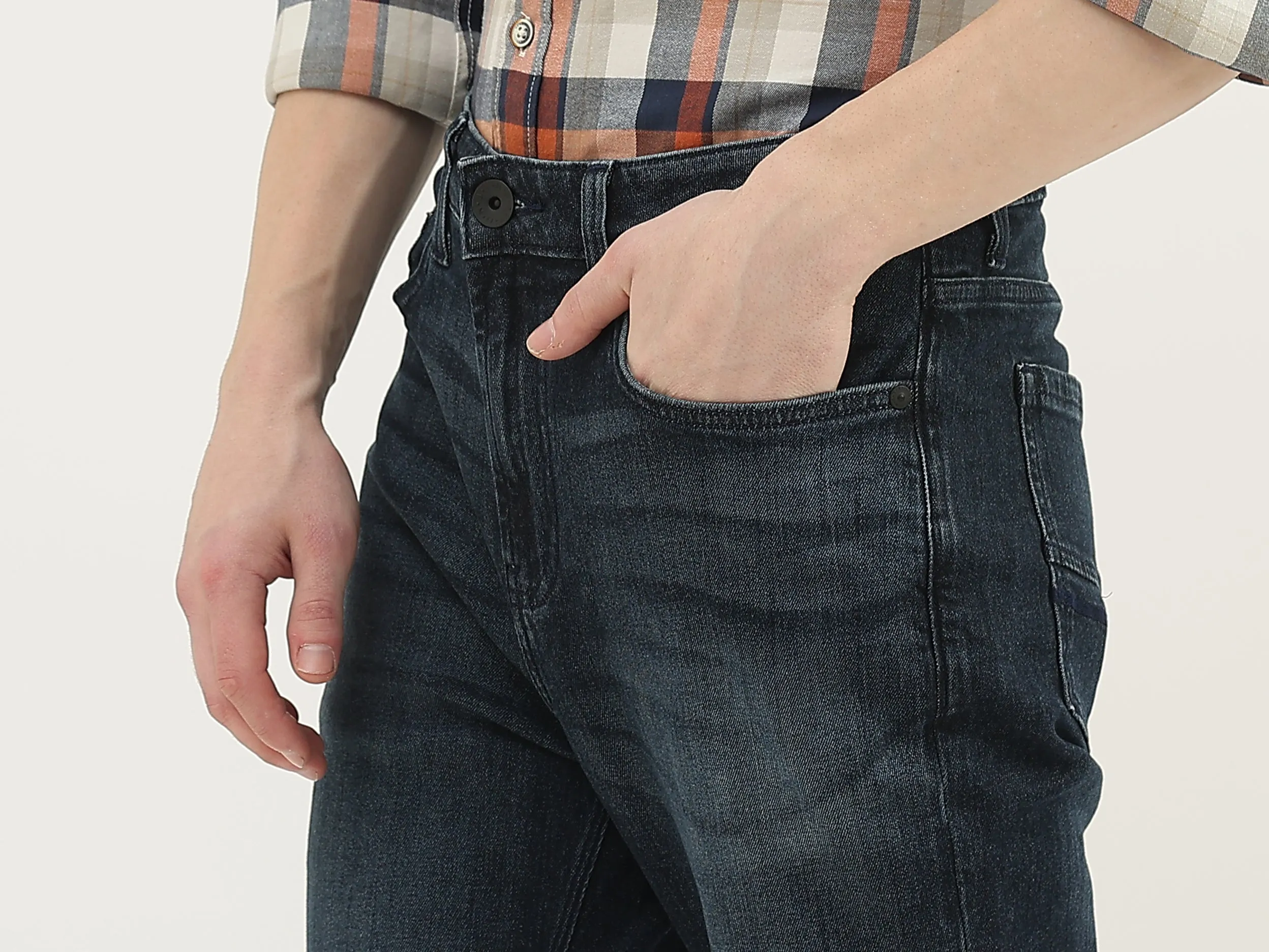 Men Solid Carrot Fit Jeans