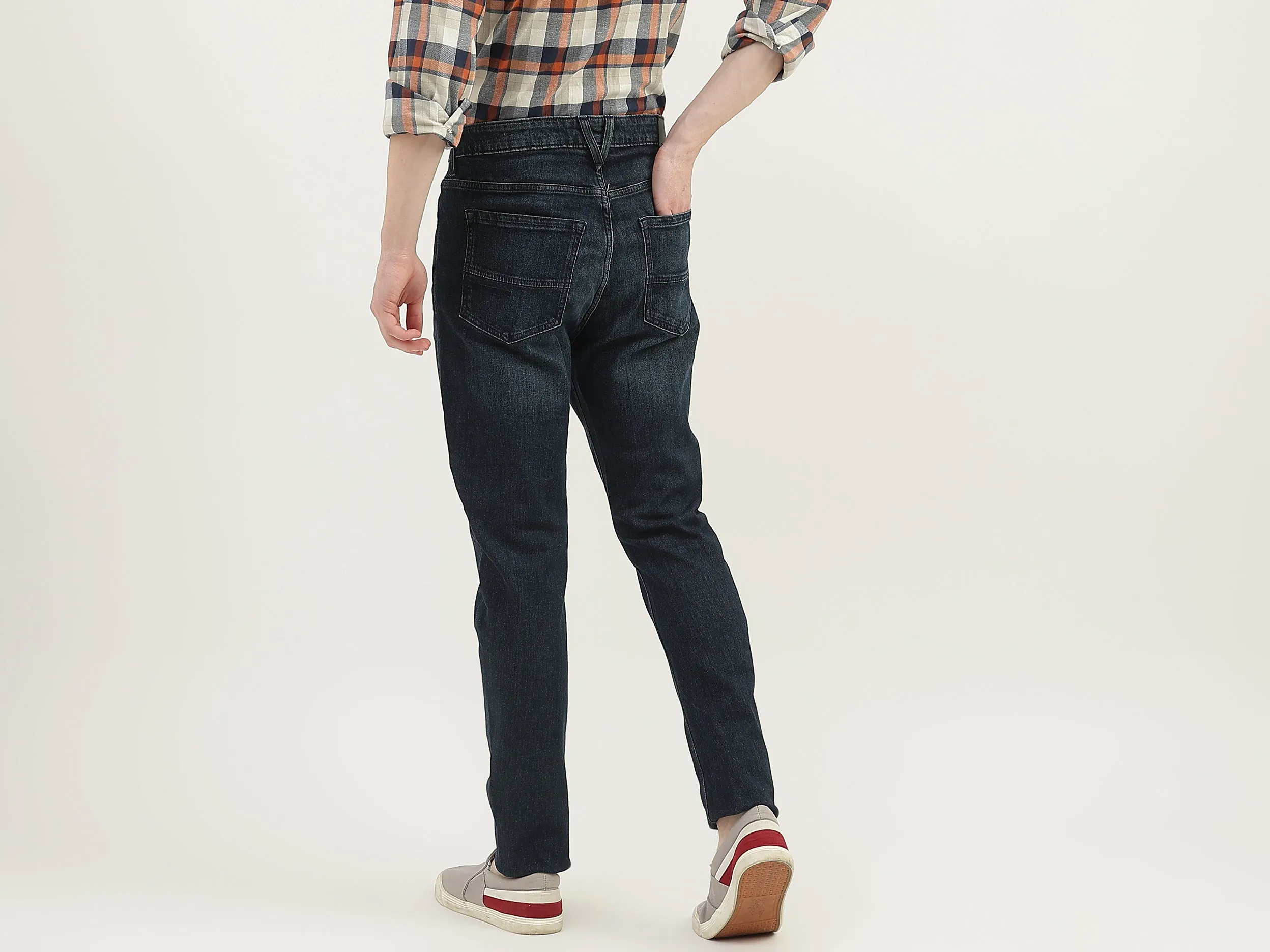 Men Solid Carrot Fit Jeans