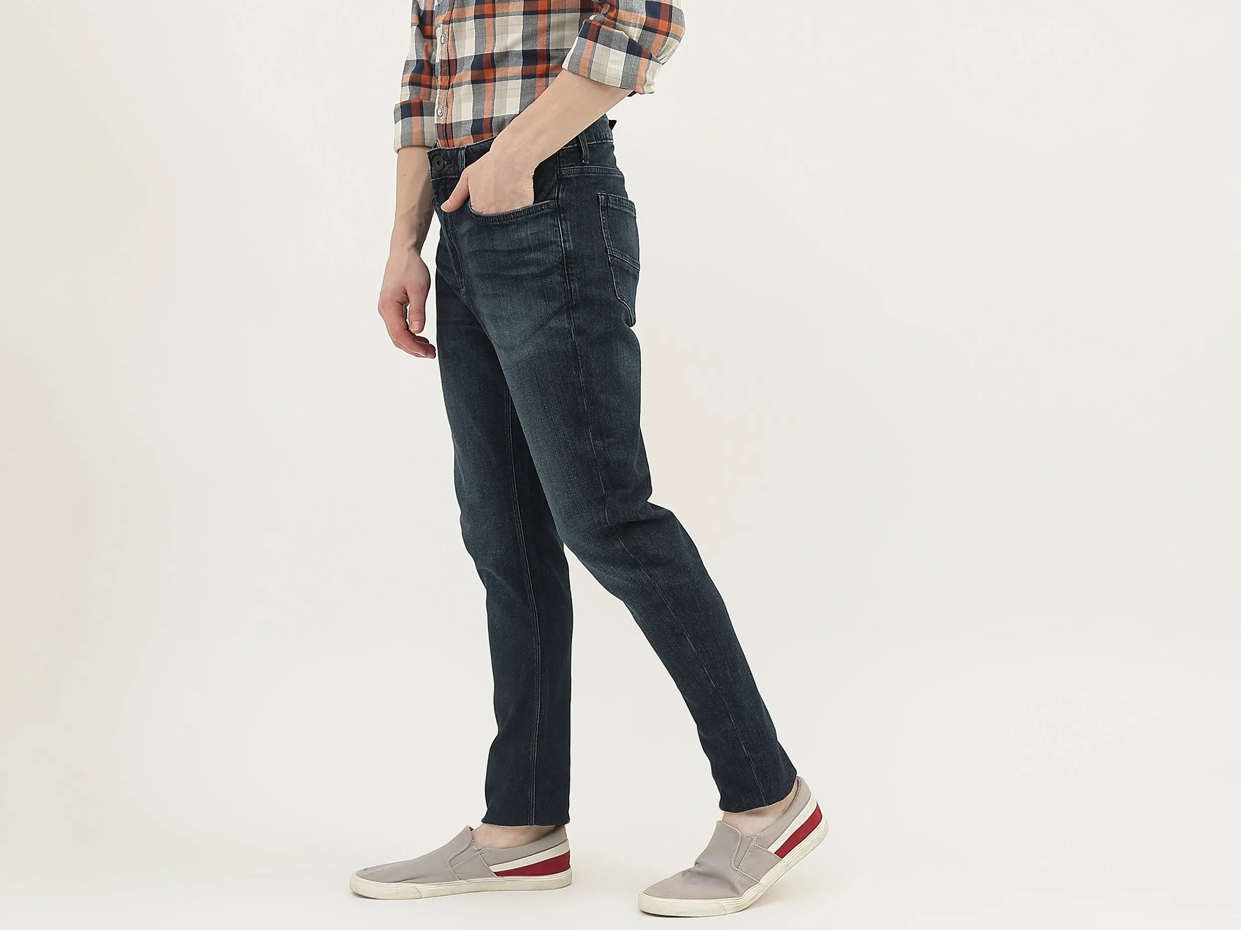 Men Solid Carrot Fit Jeans