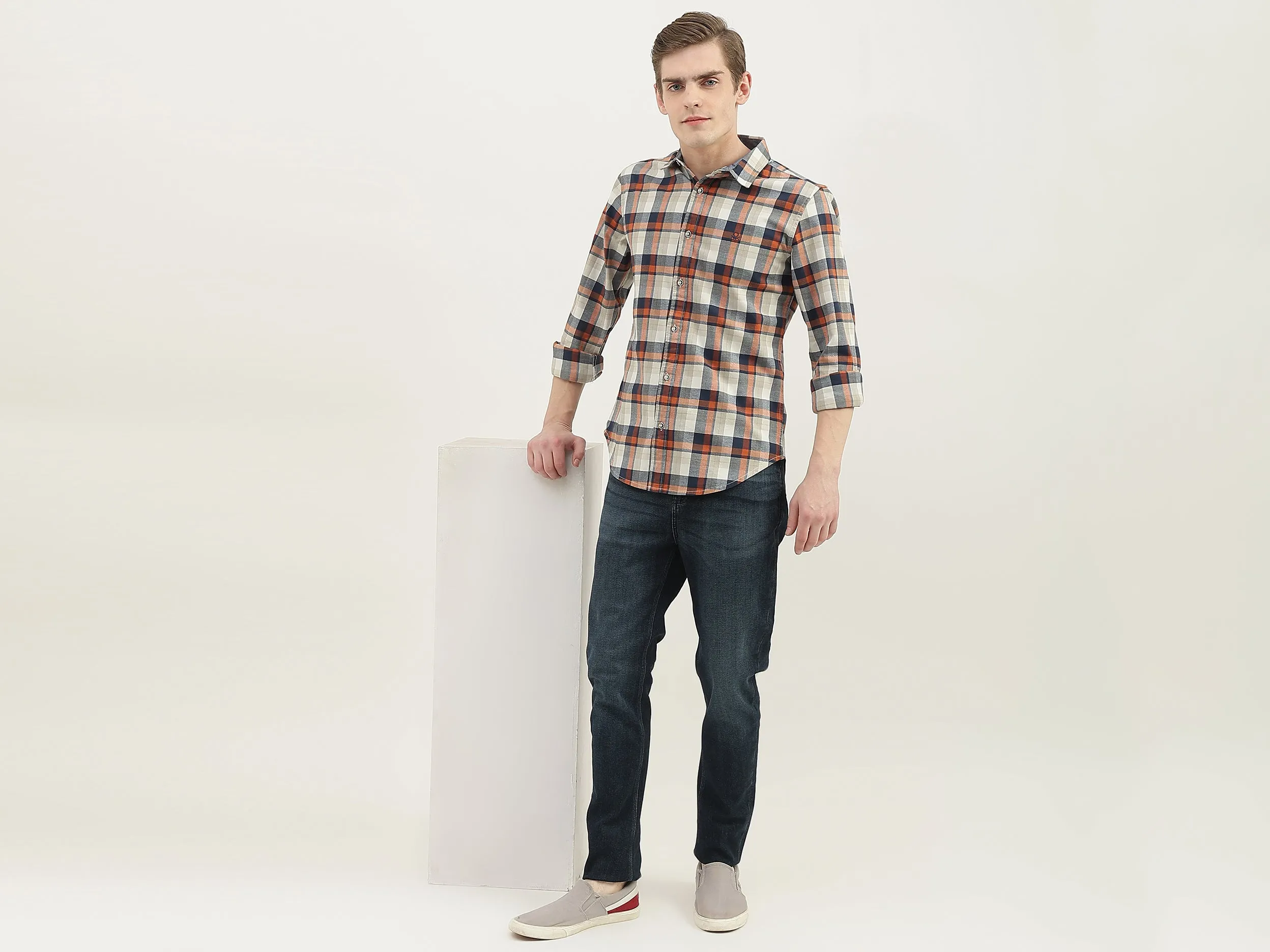Men Solid Carrot Fit Jeans